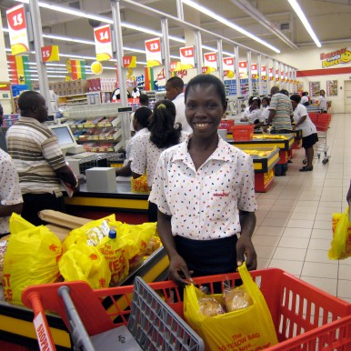 2008-01-17  SHOPRITE-VERKÄUFERIN, Accra, Ghana